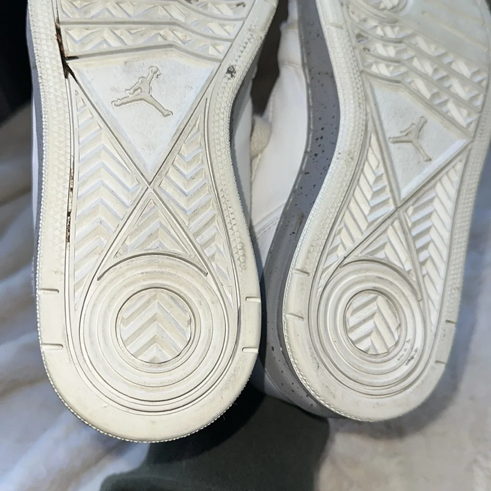 Jordan Classic Low Color White – Cement Size 7.5